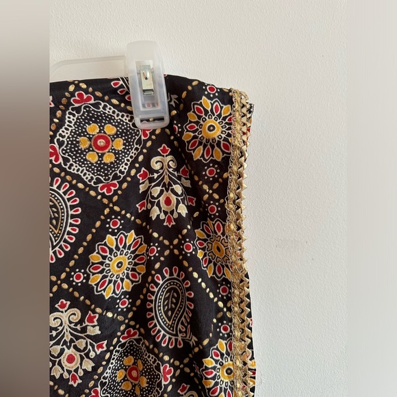 NEW silk designer dupatta - Picture 3 of 3